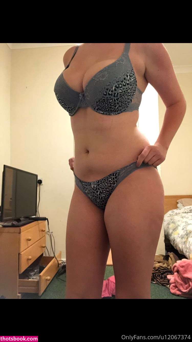 Dinosaurqueen Photo #19