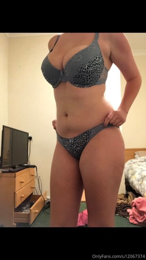 Dinosaurqueen Photo #19