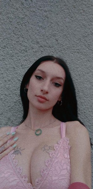 Roxy Milano Photo #6