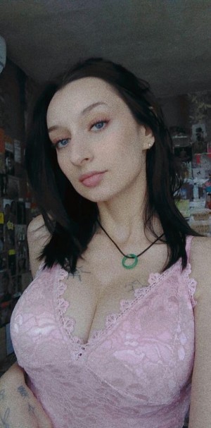 Roxy Milano Photo #8