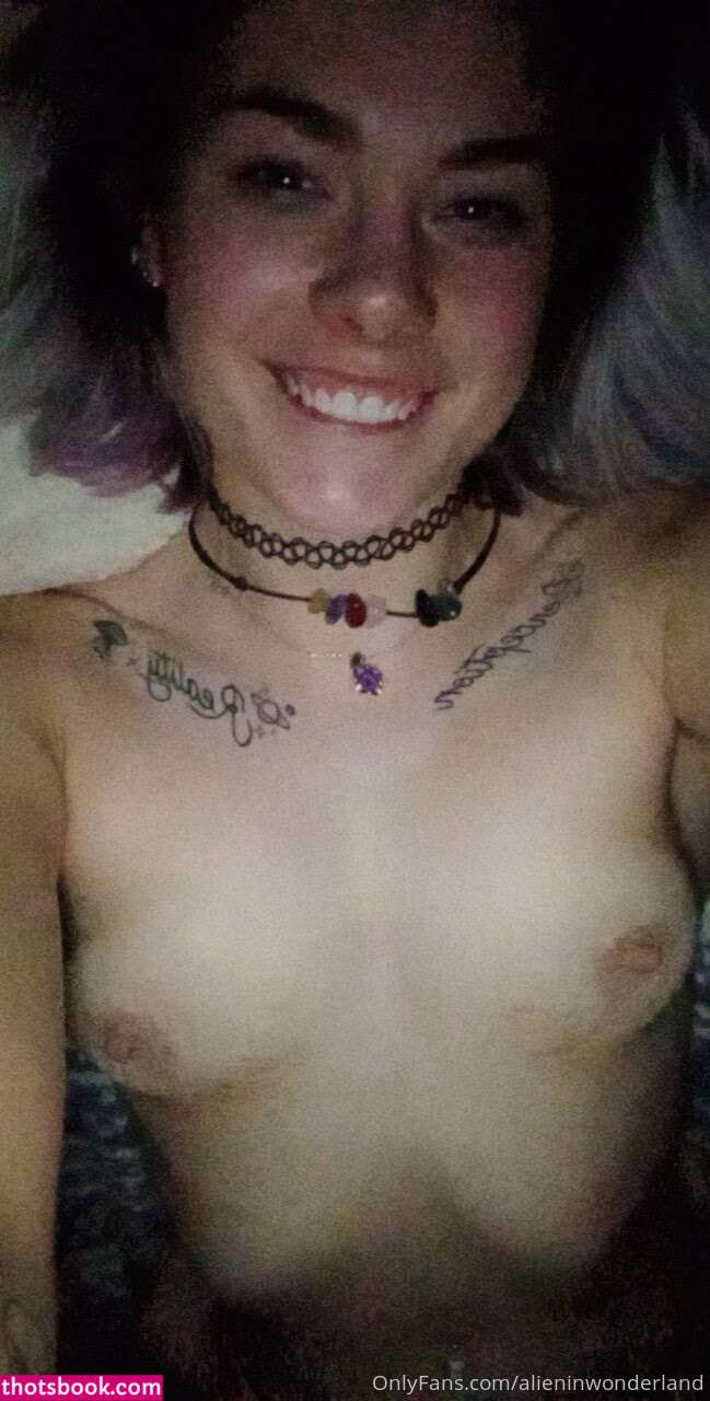 Alieninwonderland Photo #4