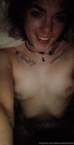 Alieninwonderland Photo #3