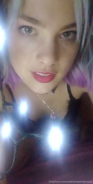 Alieninwonderland Photo #6