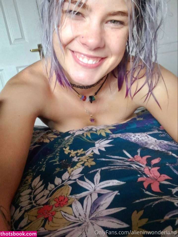 Alieninwonderland Photo #14