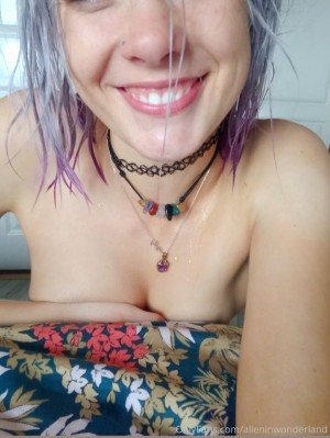 Alieninwonderland Photo #11