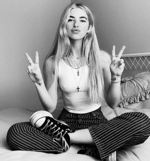 Anais Gallagher Photo #18