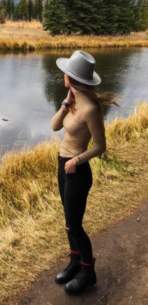 Emily Hart Photo #15