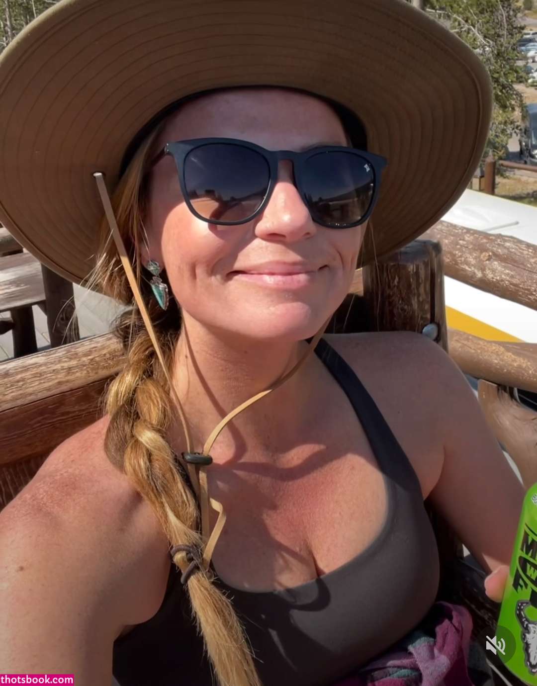 Emily Hart Photo #19