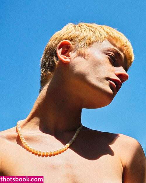 Esther Mcgregor Photo #4