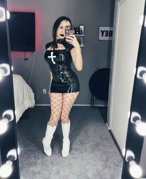 Laura Amuyus Photo #18