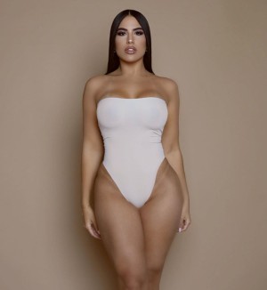 Melany Fernandez Photo #5