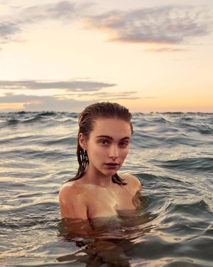 Nikki Hillier Photo #17