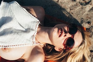 Elle Brittain Photo #5