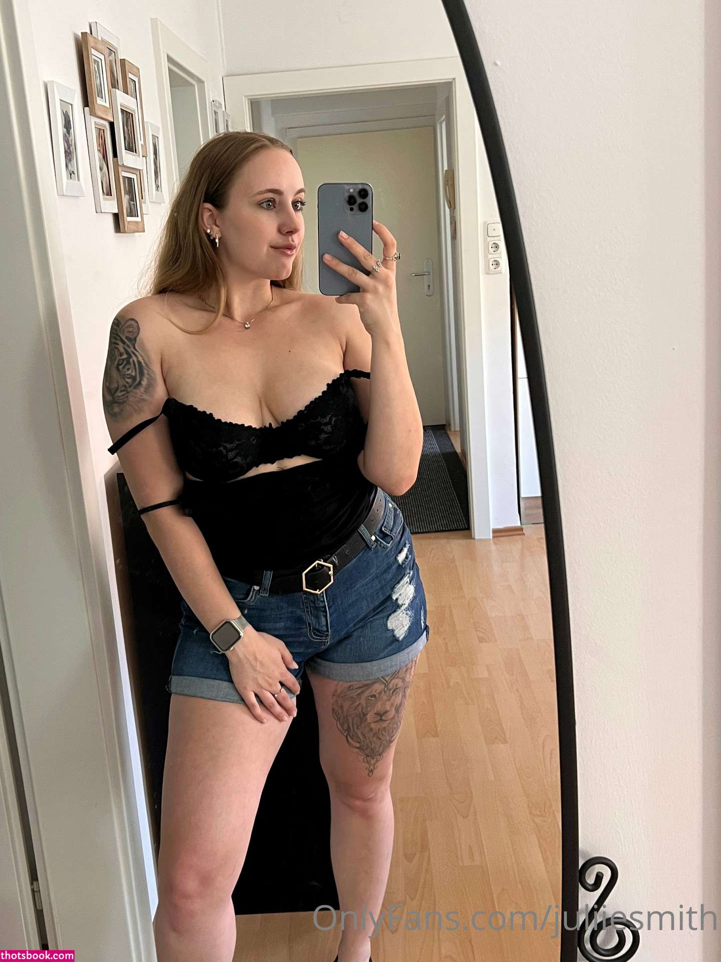 Julie Smith Photo #50