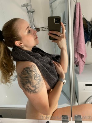 Julie Smith Photo #49