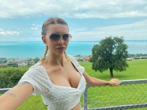 Mandy Reynolds Photo #42