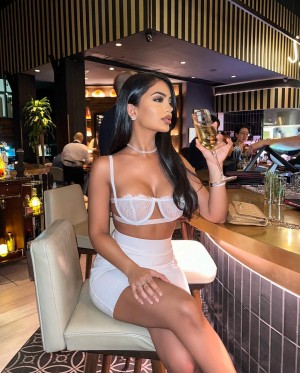 Aneeqa Farid Photo #24