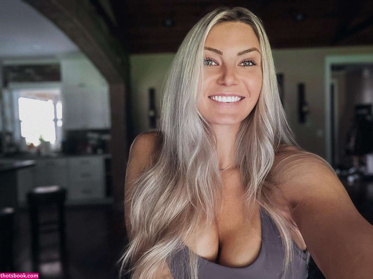 Jordan Elizabeth Photo #15