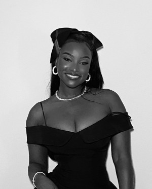 Savannah Perkins Photo #5