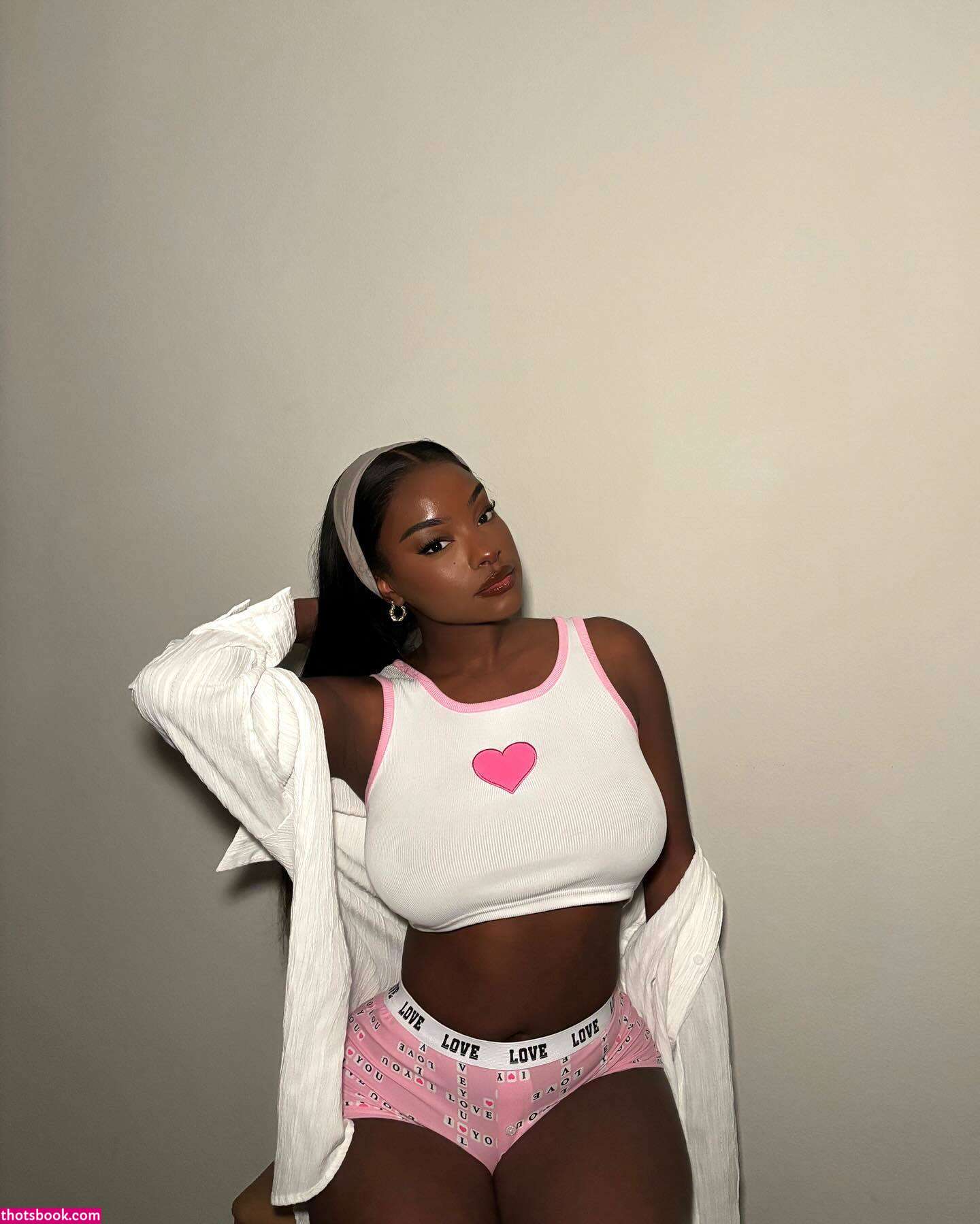 Savannah Perkins Photo #13