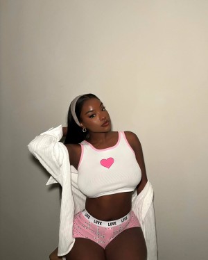 Savannah Perkins Photo #13