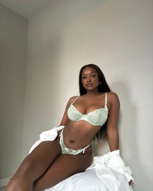 Savannah Perkins Photo #19