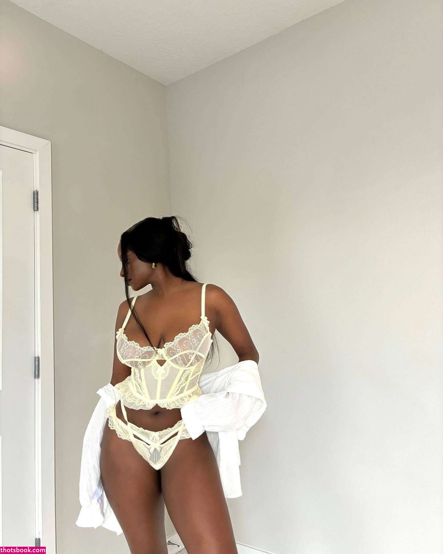 Savannah Perkins Photo #20