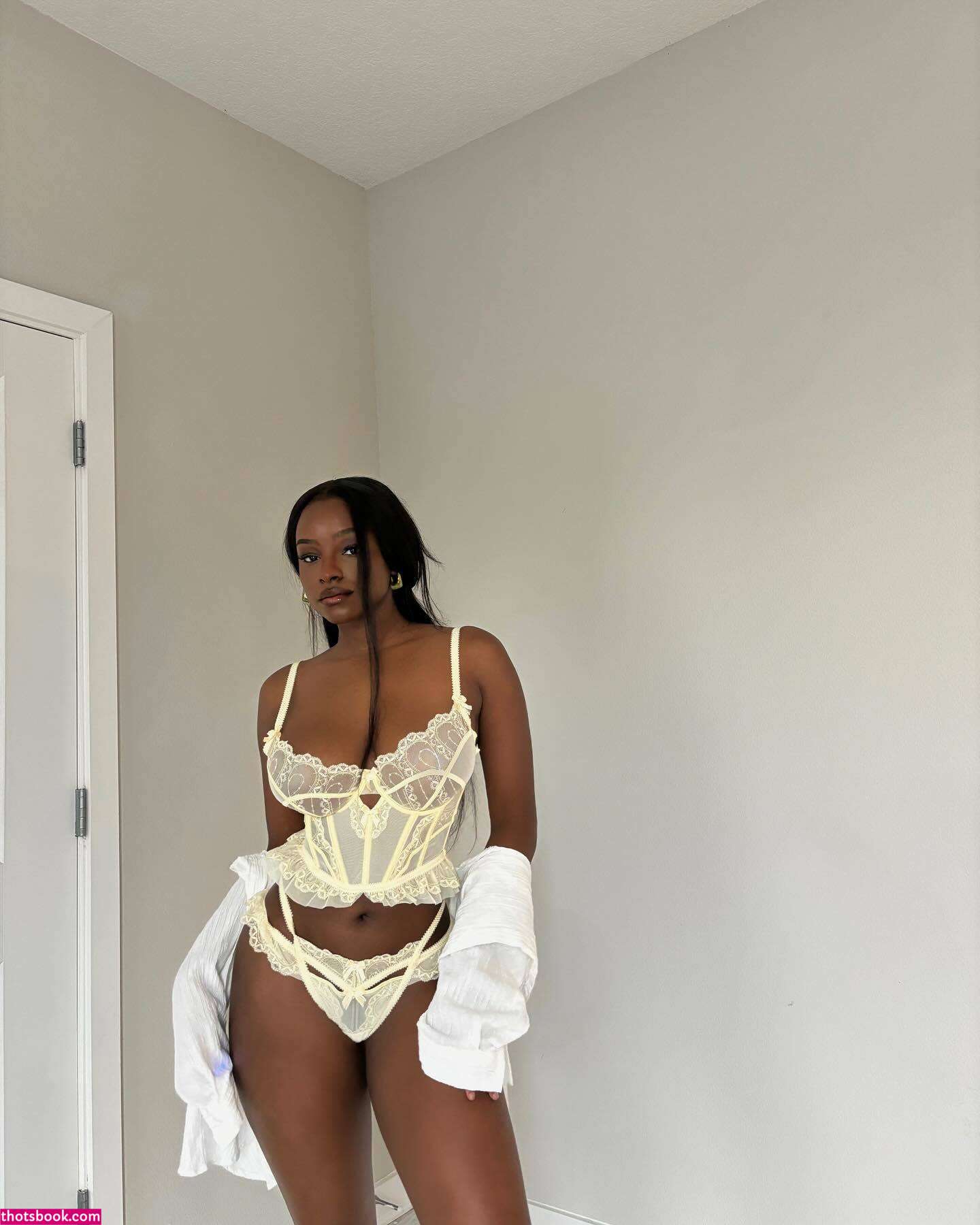 Savannah Perkins Photo #21