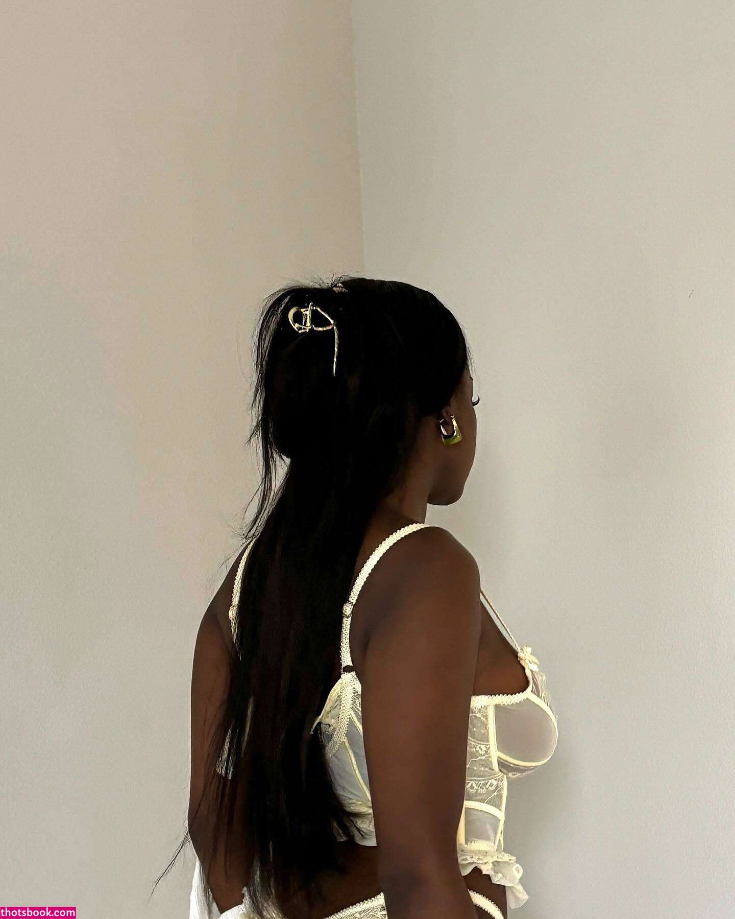 Savannah Perkins Photo #24