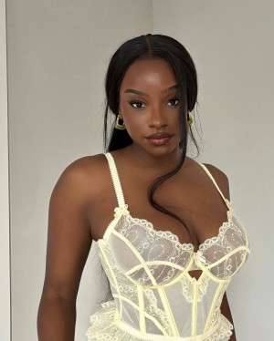 Savannah Perkins Photo #22