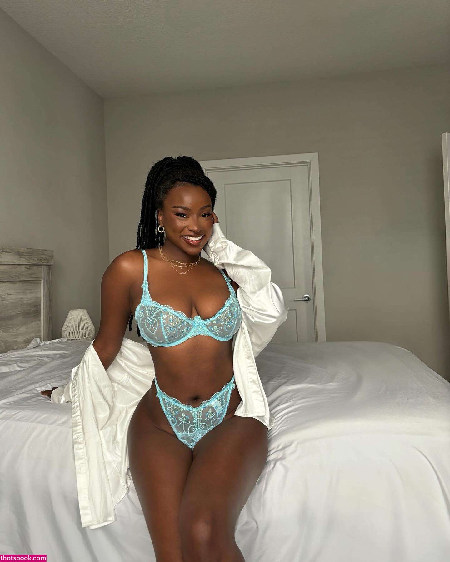 Savannah Perkins Photo #26