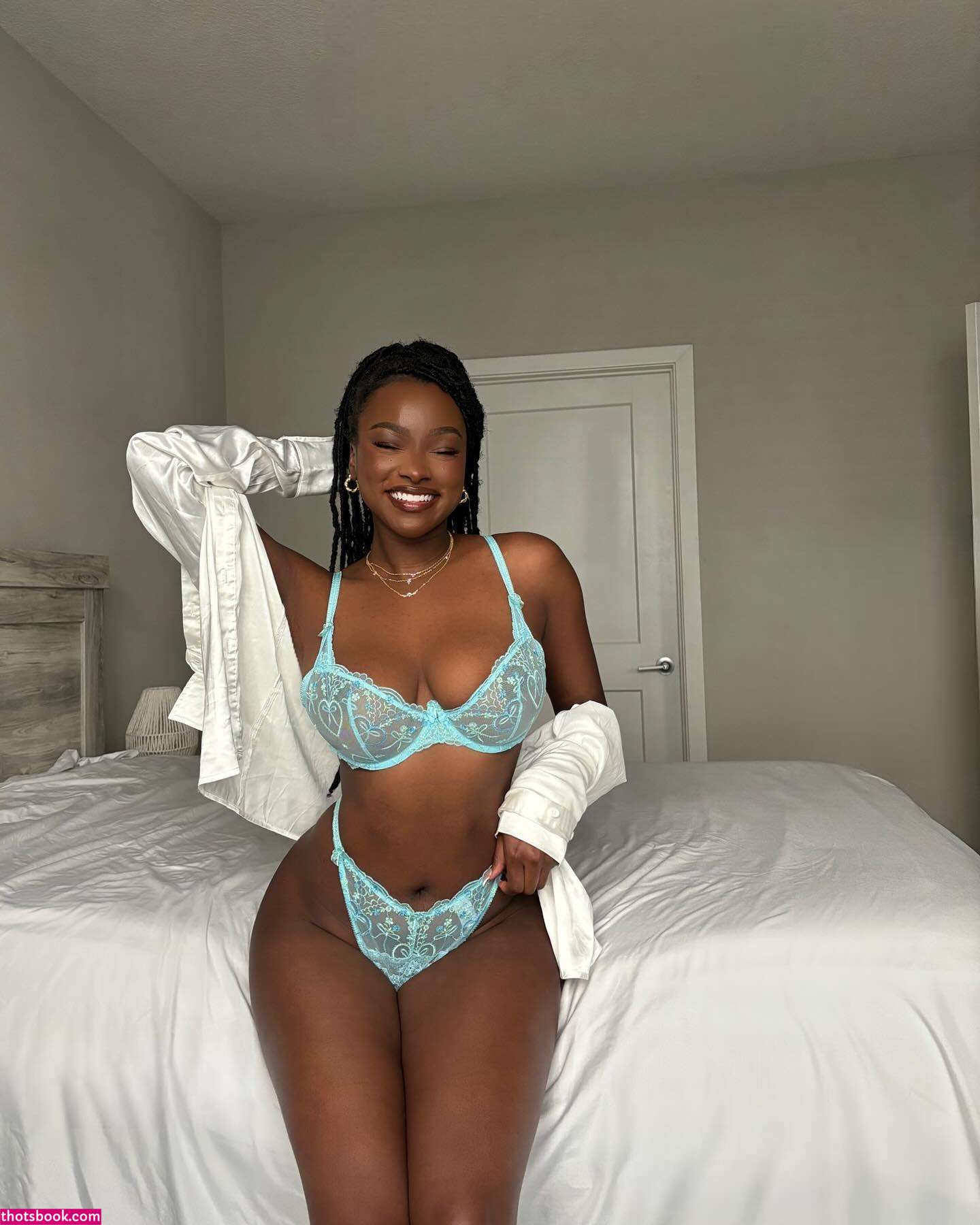 Savannah Perkins Photo #27