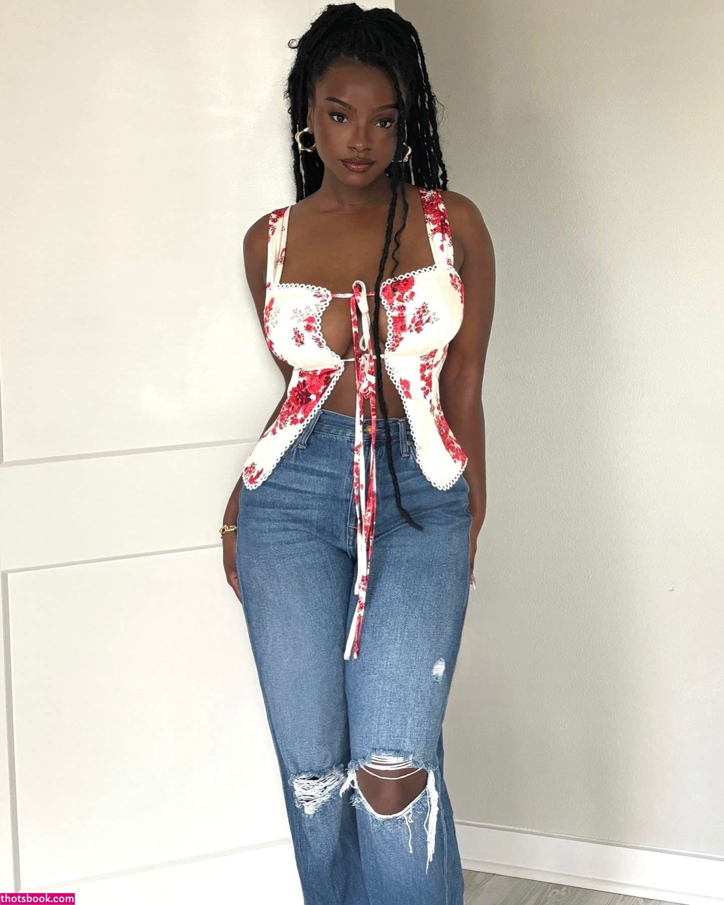 Savannah Perkins Photo #31