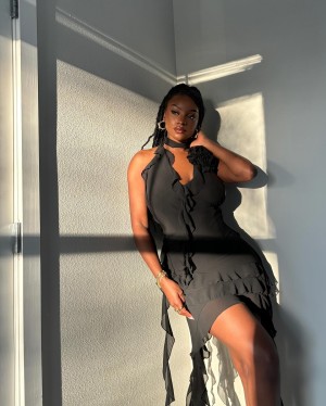 Savannah Perkins Photo #25