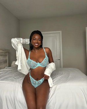 Savannah Perkins Photo #27