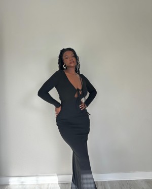 Savannah Perkins Photo #30