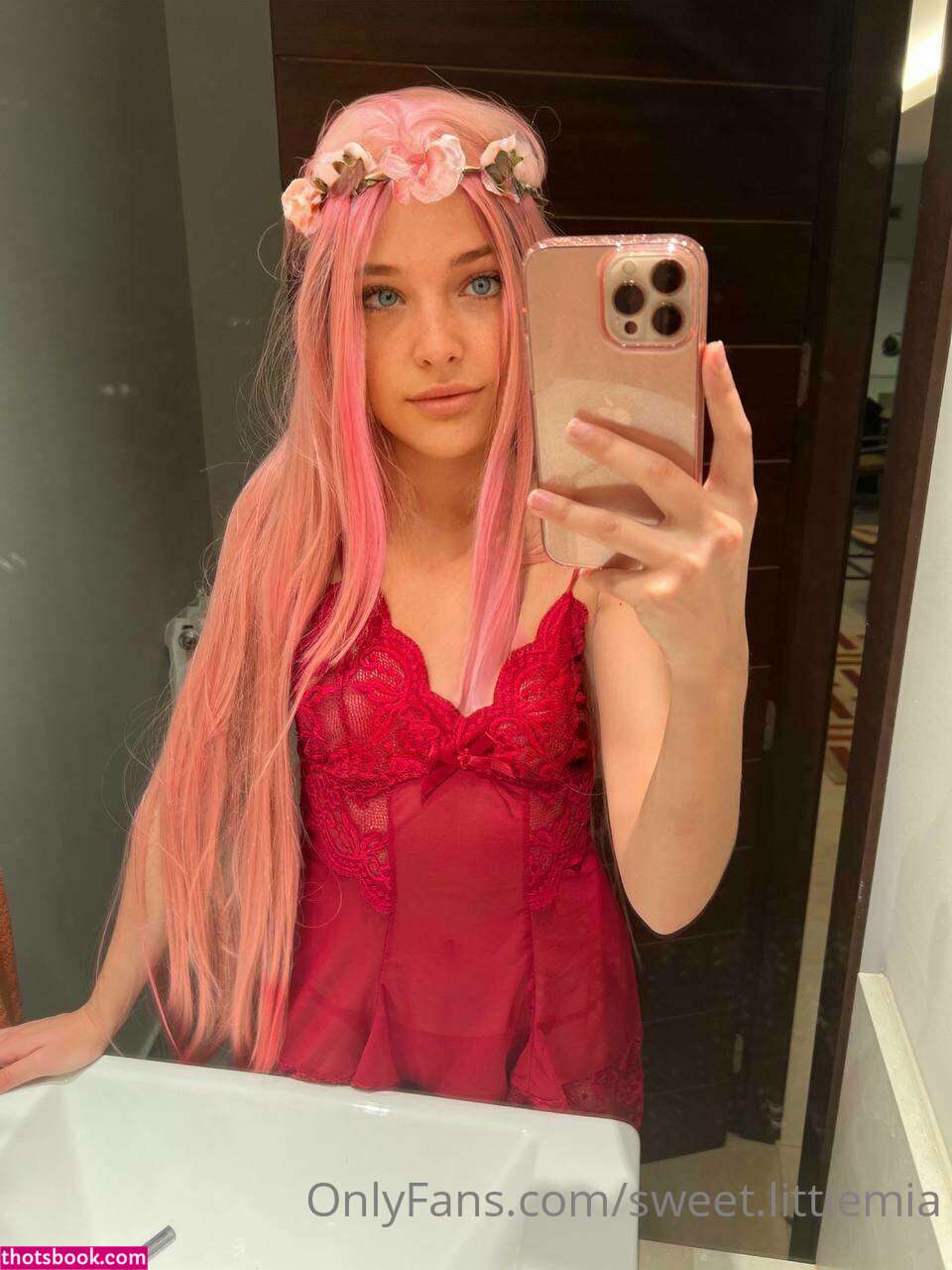 Sweet Little Mia Photo #12