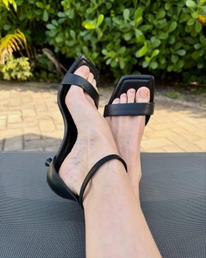 Barearchedbeauty Photo #5