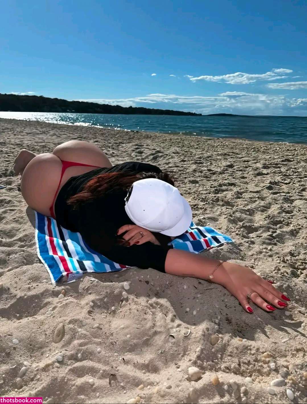 Desireeth Rojas Photo #13