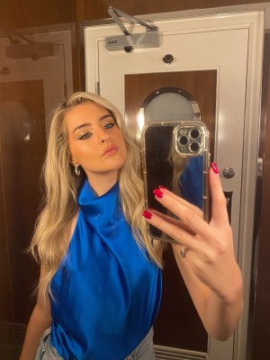 Ellie Middleton Photo #15