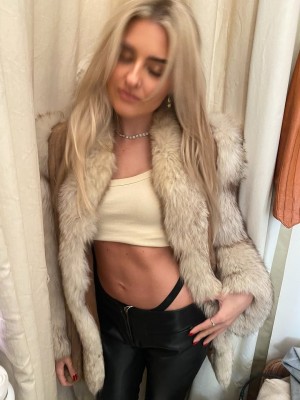 Ellie Middleton Photo #17