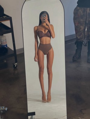 Laura Victoria Photo #2