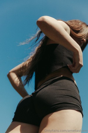 ameliastorm Photo #4