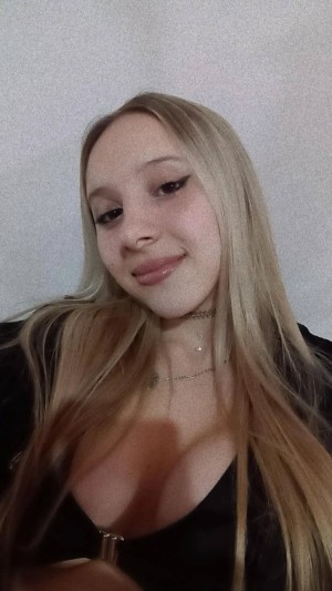 Micaela Marmol Photo #7