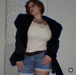 Glossygirl093 Photo #7