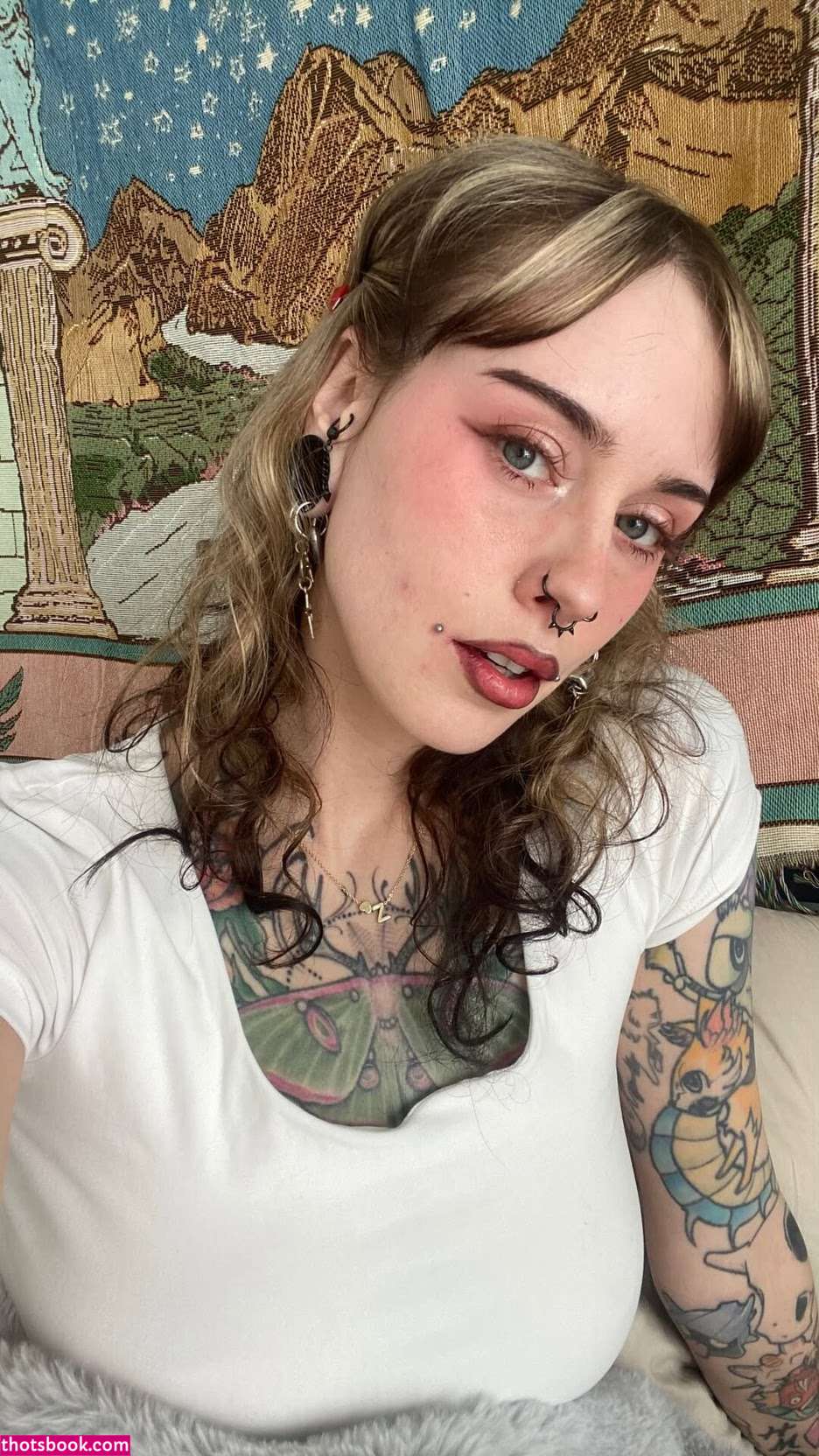 Tellmemore666 Photo #16