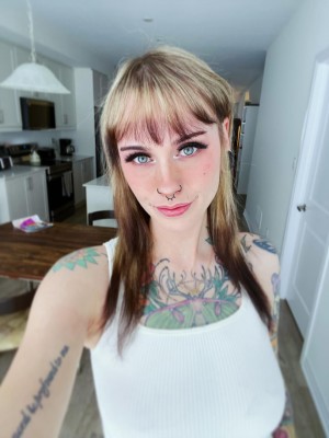 Tellmemore666 Photo #12