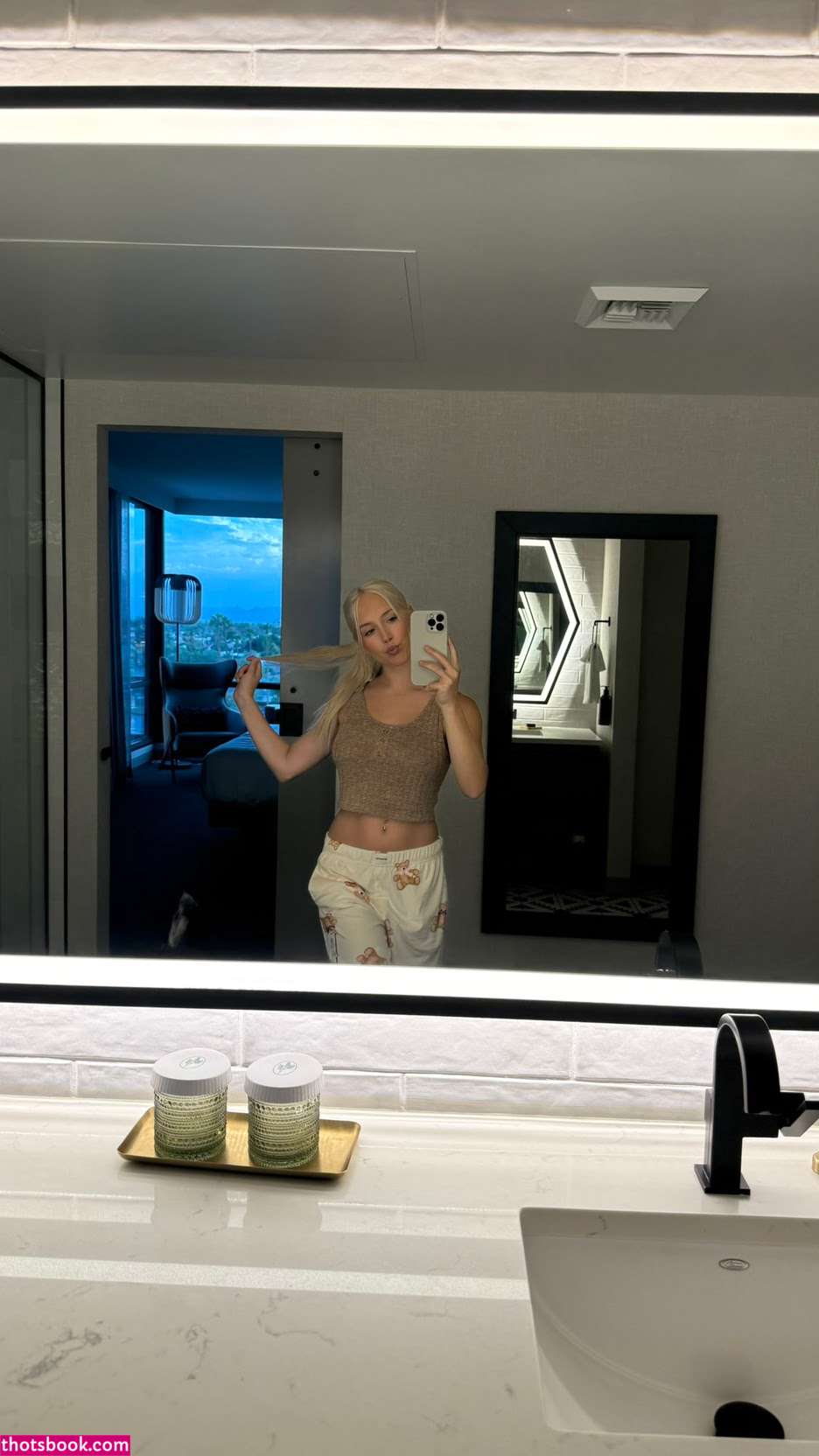 Julia Tate Photo #21