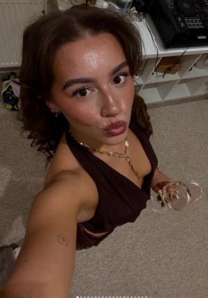 Leah Davies Photo #11