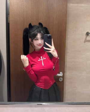 Xlii Evelyn Photo #2